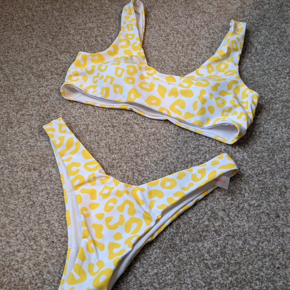 NWT ROMWE Yellow Leopard Bikini